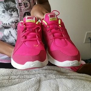 nike running shoes !??