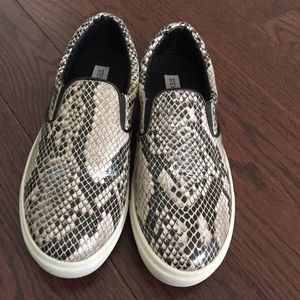 Steve Madden slip on sneakers