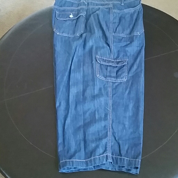 Denim capri pants.