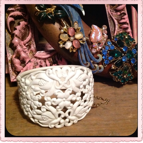 Vintage Jewelry - Vintage filigree bracelet