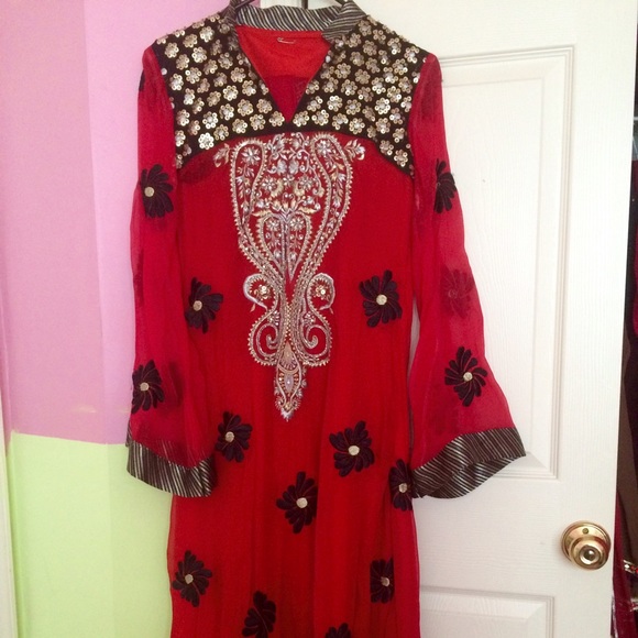 Pakistani suit