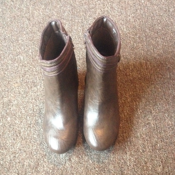 NWOT Faux Leather Brown Ankle Boots