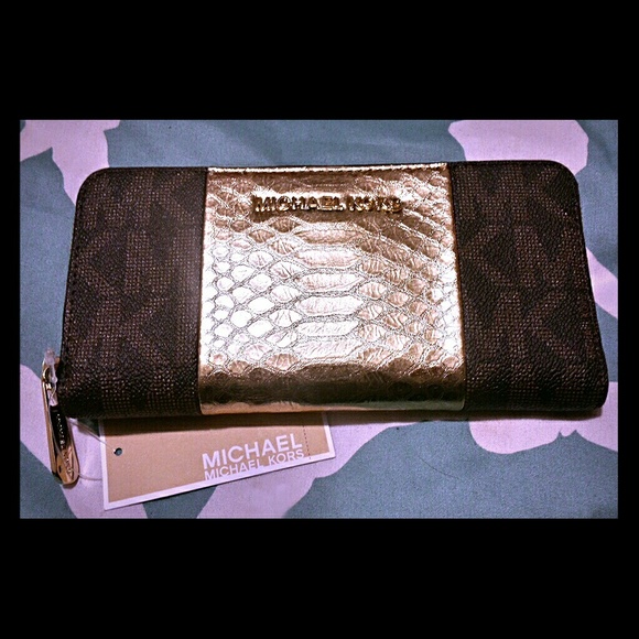 🆕Michael Kors JST Stripe Continental Zip Wallet