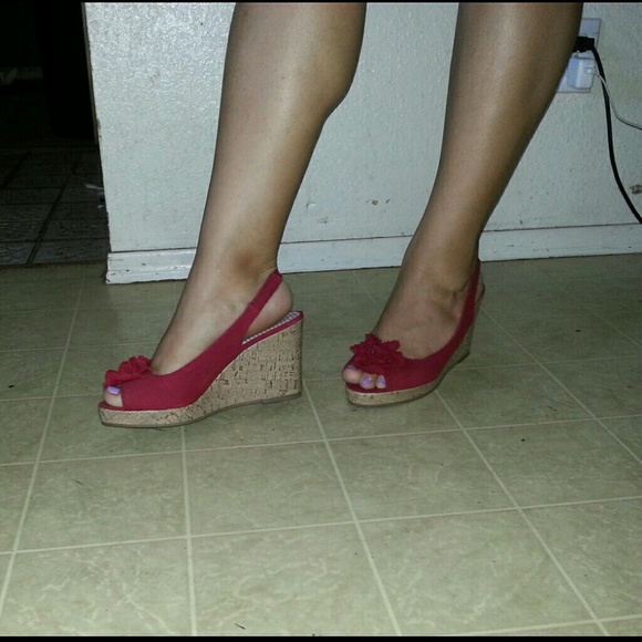 American Eagle wedge heels w/flower in front