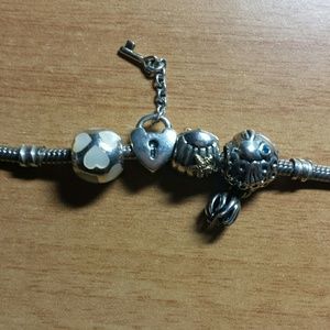 Pandora bracelet WITH 4 charms