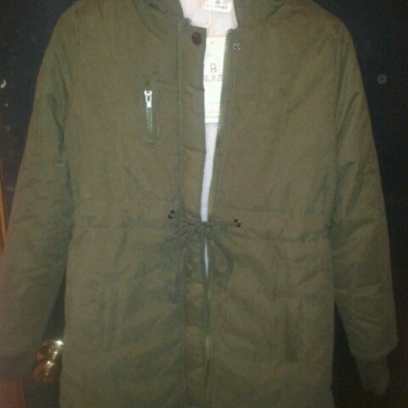 ***SOLD****nwt Army green furlined parka - Picture 3 of 4