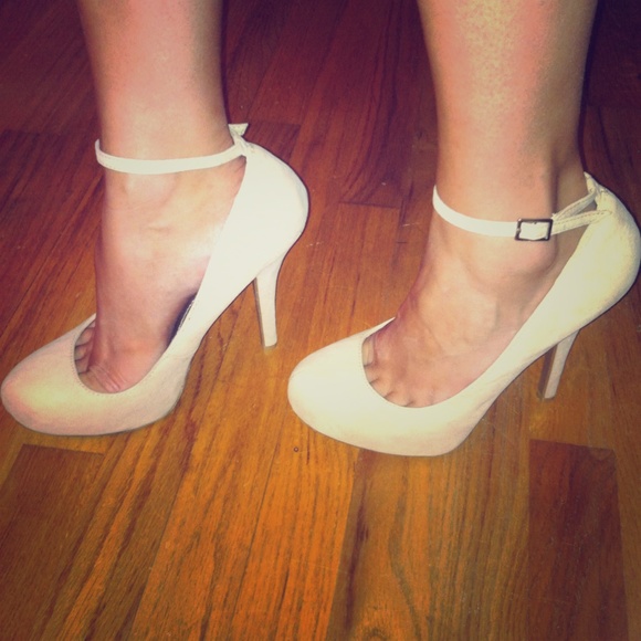 NWOT Suede Nude Ankle Strap Heels
