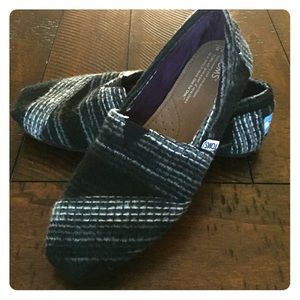 Toms women's black & grey wool classics, like new