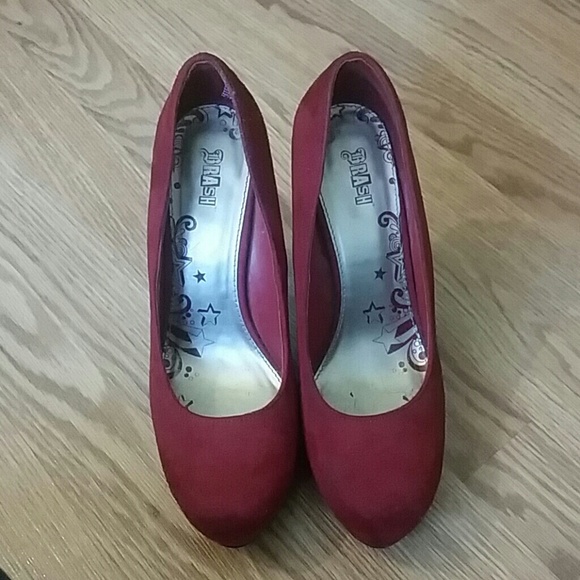 Shoes - Picture 2 of 3