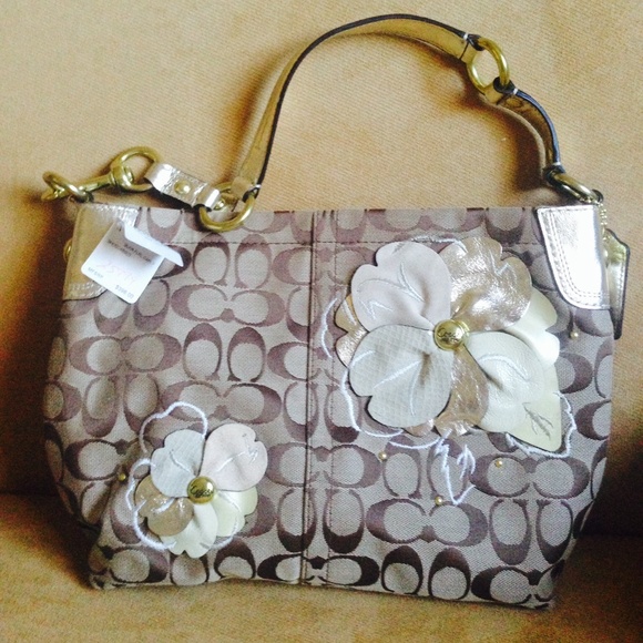 👜 Brand New Coach purse with gold trim👜