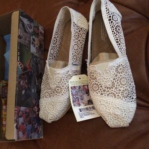 Brand new natural crochet TOMS