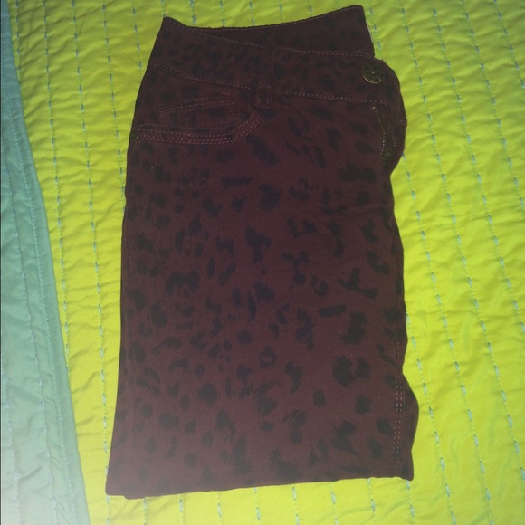 Burgundy leapord print skinny jeans - Picture 1 of 2
