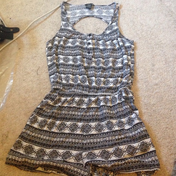 Black white romper