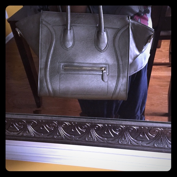 ✨Beautiful large silver/gray handbag✨