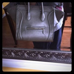 ✨Beautiful large silver/gray handbag✨