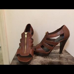 Very comfortable and casual sandal/heel