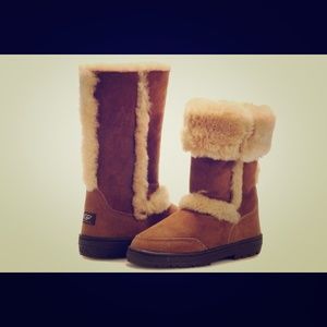 NWT UGG Sundance Boots!