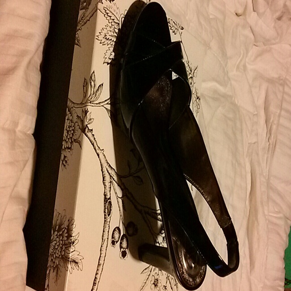 Peep-Toe Sling Back Etienne Aigner Heels - Picture 2 of 4