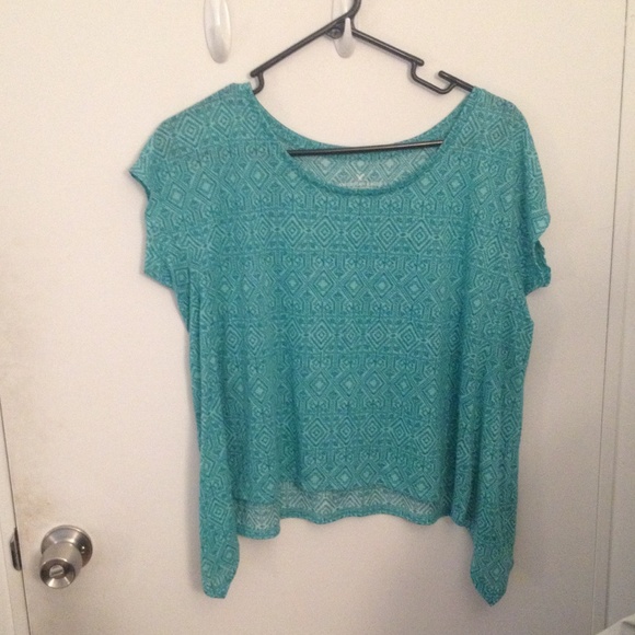American Eagle teal tee shirt