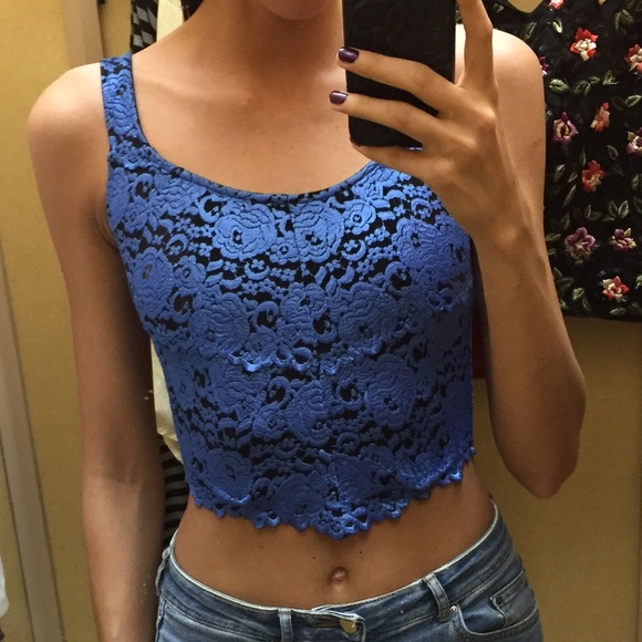 Bebe Crop Top