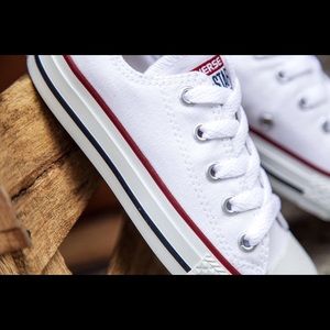 All White Chuck Taylor's! (: Women's 7/ Men's 5