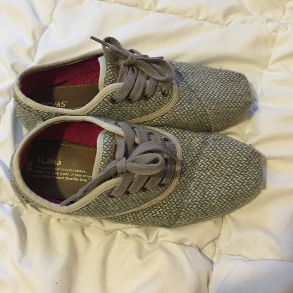 TOMS - Picture 2 of 3