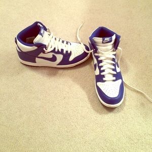 Size 9.5 Nike basketball shoes