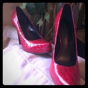 Faux snake red Gianni Bini heels!