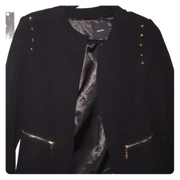 Trendy black blazer with studs