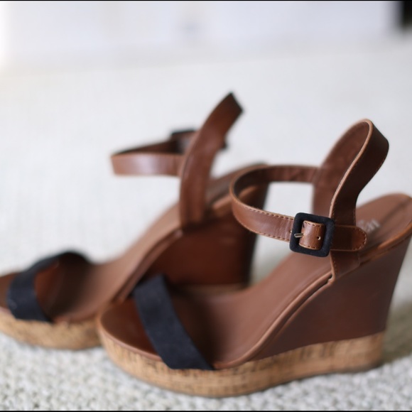 Beautiful High sandals - Picture 3 of 4