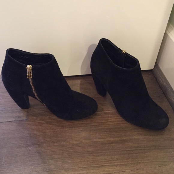 Steve Madden Black Suede Booties