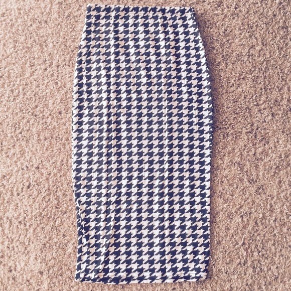 ❌SOLD❌Houndstooth Midi Skirt - Picture 4 of 4