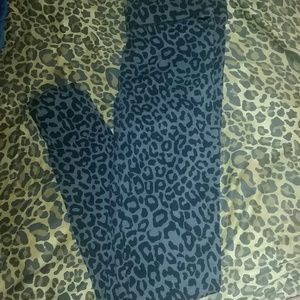 VS Pink Leopard Leggings!