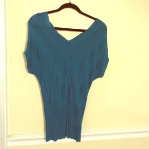 Teal light knit hip length "v" pattern top