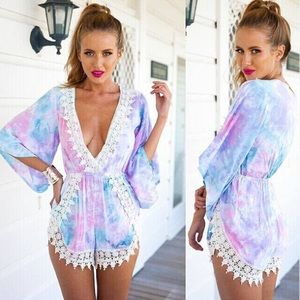 🌸HP!!!🎉 White Lace Floral V-Neck Romper🌸