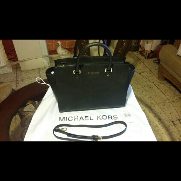❌❌SOLD❌❌Michael Kors Large Selma (Black ) - Picture 2 of 4
