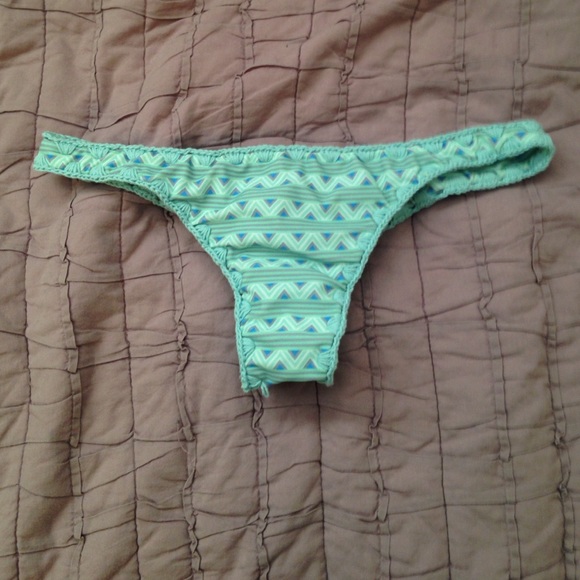 Posh Pua Hala Bottom in Mint Kappa