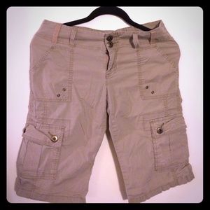 Kakhi cargo Bermuda shorts