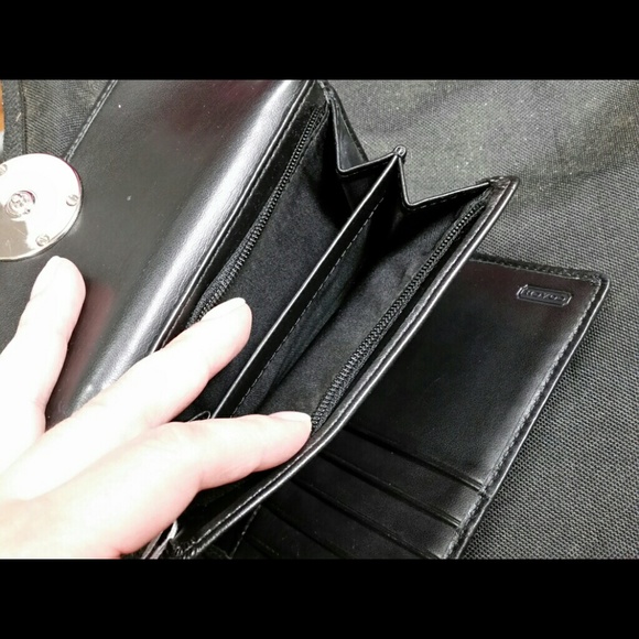 Sold on M, Authentic Coach Tri fold wallet - Picture 3 of 4