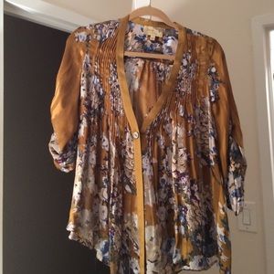 Elizabeth and James kimono top size small