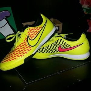 Nike Magista