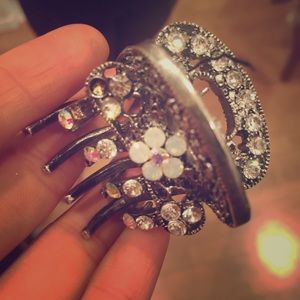Jeweled hair clip