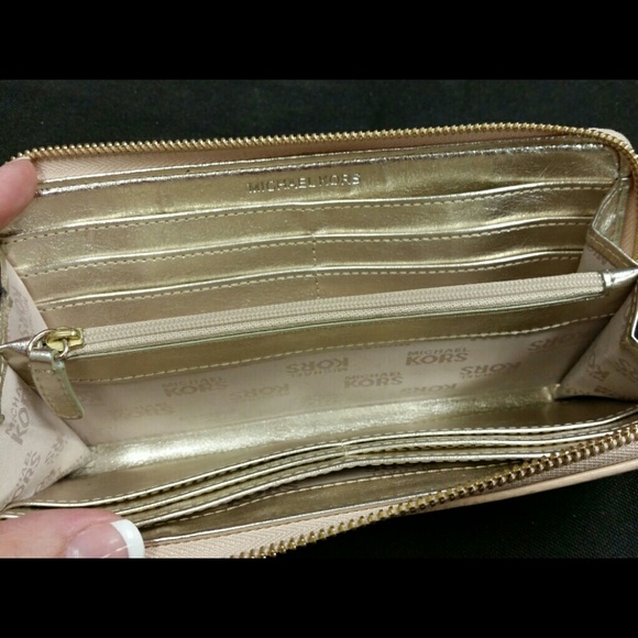 SOLD Michael Kors Continental Wallet RARE - Picture 2 of 3