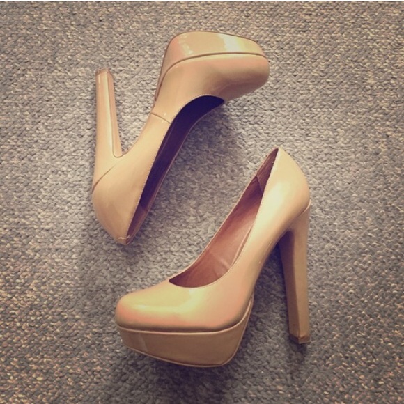 Steve Madden nude heels