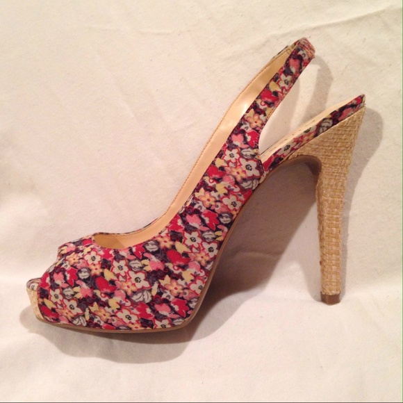 Guess flowered peep toe pumps
