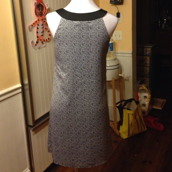 H&m satiny dress lined size 4 pre owned - Picture 2 of 2