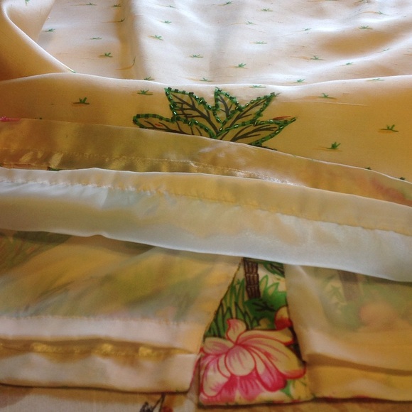 NWT yellow silk skirt with beaded design in SZ 6. - Picture 3 of 4