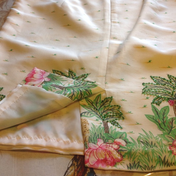 NWT yellow silk skirt with beaded design in SZ 6. - Picture 4 of 4