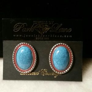 NWOT PARK LANE PIERCED EARINGS