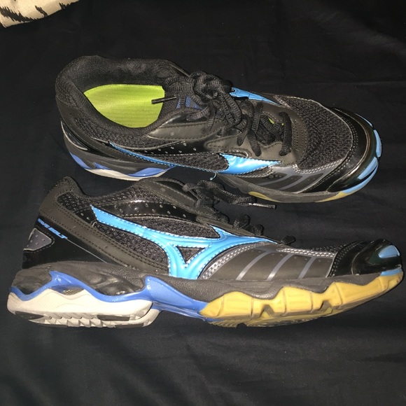 Barely worn mizuno volleyball shoes